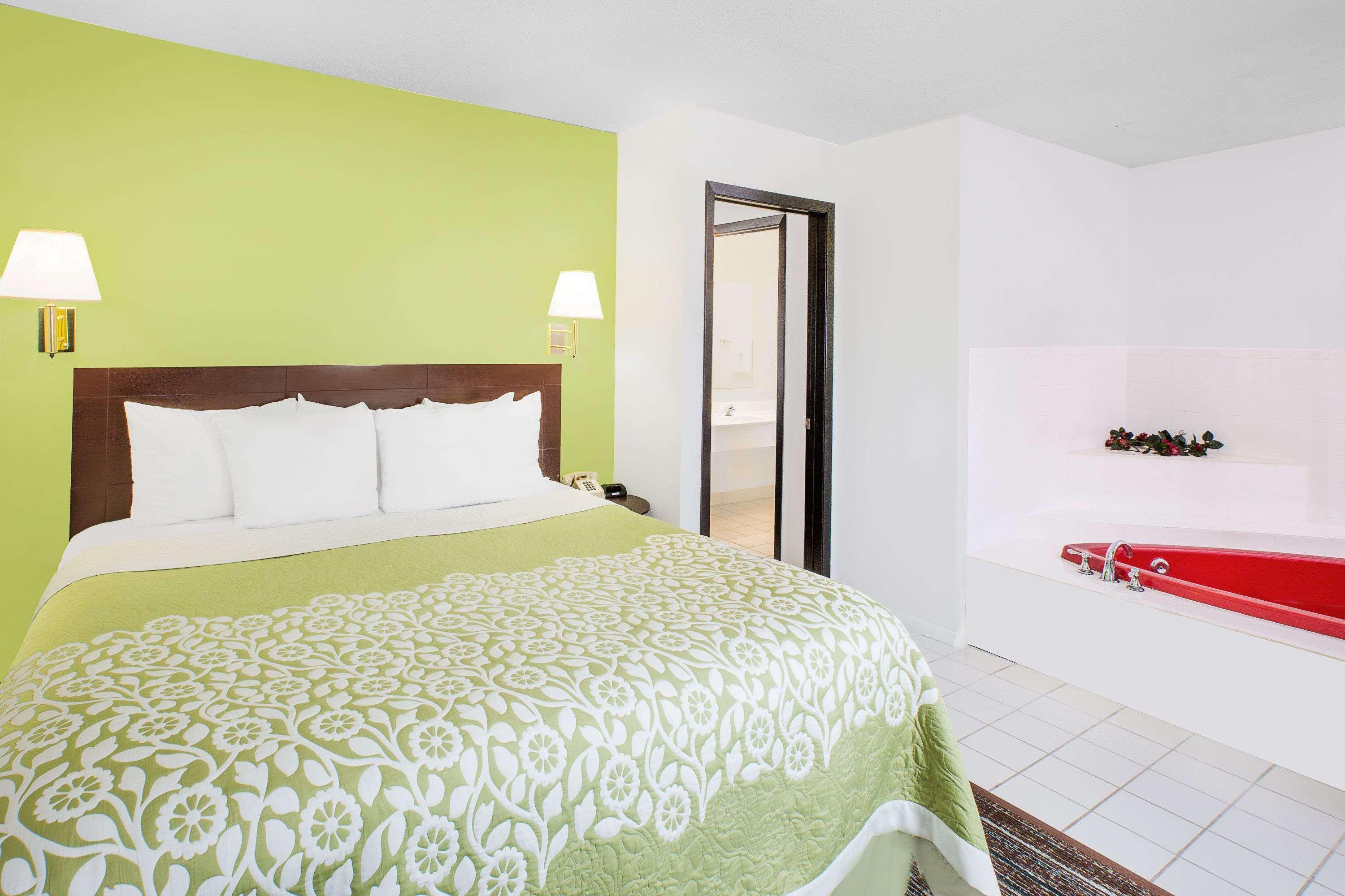 Days Inn By Wyndham York Dış mekan fotoğraf