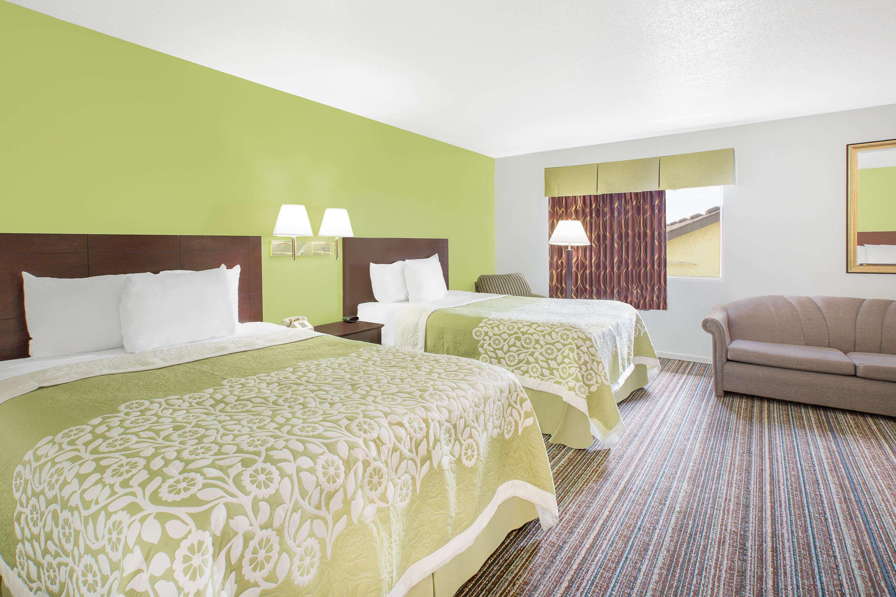 Days Inn By Wyndham York Dış mekan fotoğraf